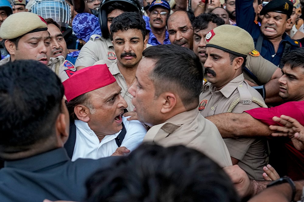 Congress sit-in protest near PMs residence
Akhilesh Yadav