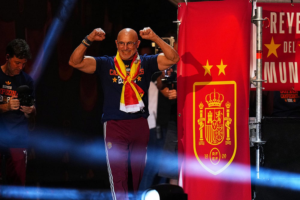 Spain’s World Cup winners return home