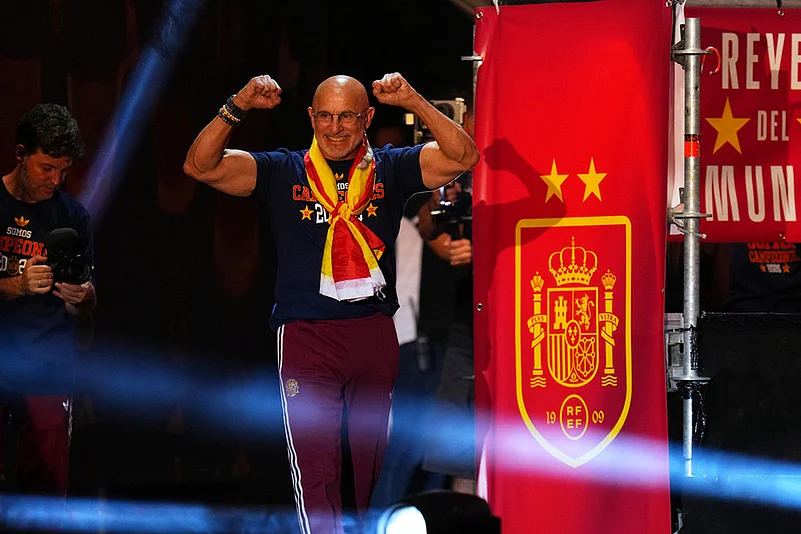 Spain’s World Cup winners return home