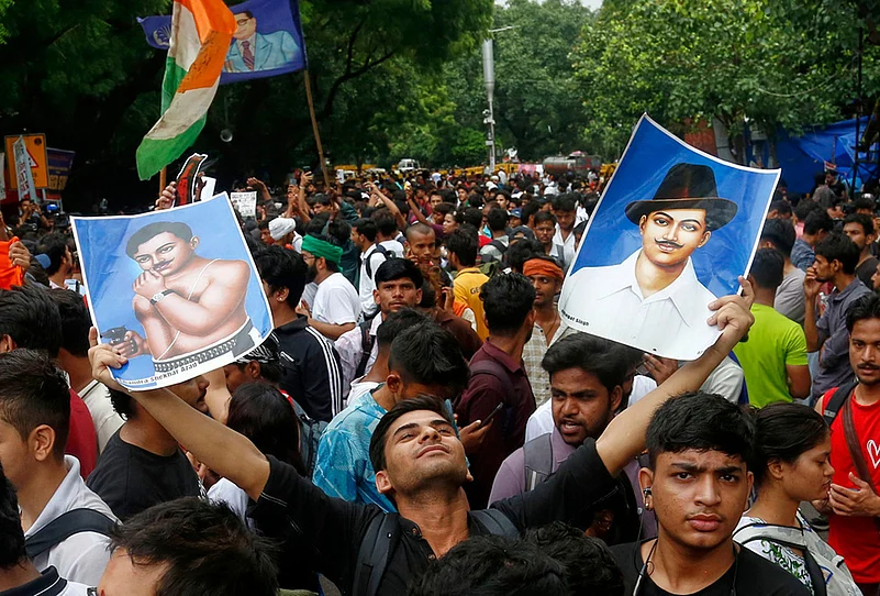 In Photos: Cockroach Janta Party Continues Jantar Mantar Sit-In After Yesterday's Parliament March | Outlook India