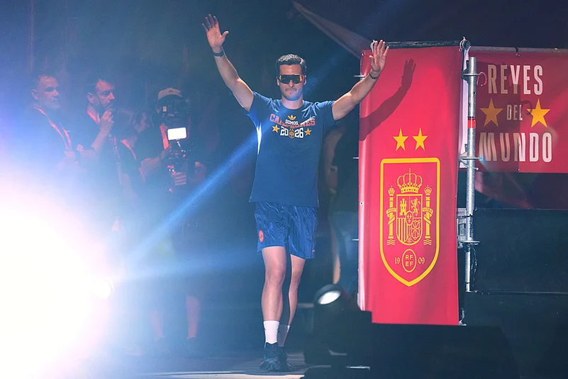 Spain’s World Cup winners return home