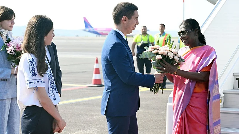 President Murmu Arrives in Romania on State Visit; Focus on Expanding Trade, Tourism