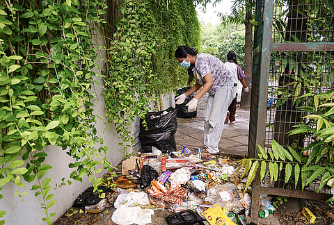 Student volunteers collect garbage during a cleanliness drive at the Jantar Mantar protest site amid the ongoing demonstration over the alleged NEET-UG examination irregularities, in New Delhi.