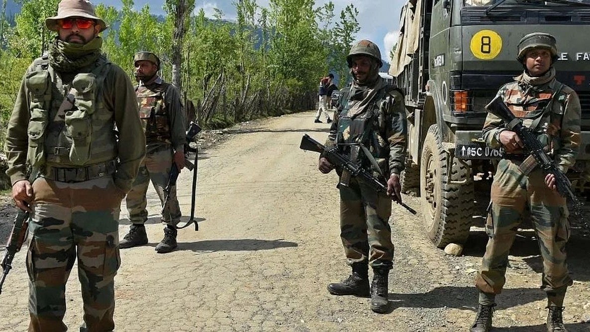Kashmir Police Detain Over 1,000 Suspected OGWs After Cop Killed During Amarnath Yatra Duty - null