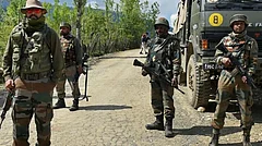Kashmir Police Detain Over 1,000 Suspected OGWs After Cop Killed During Amarnath Yatra Duty - null