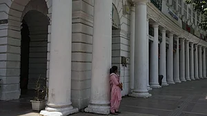 | Photo: Suresh K Pandey for Outlook India : Connaught Place businesses will close by 6.30 pm on Thursday due to ongoing protests.