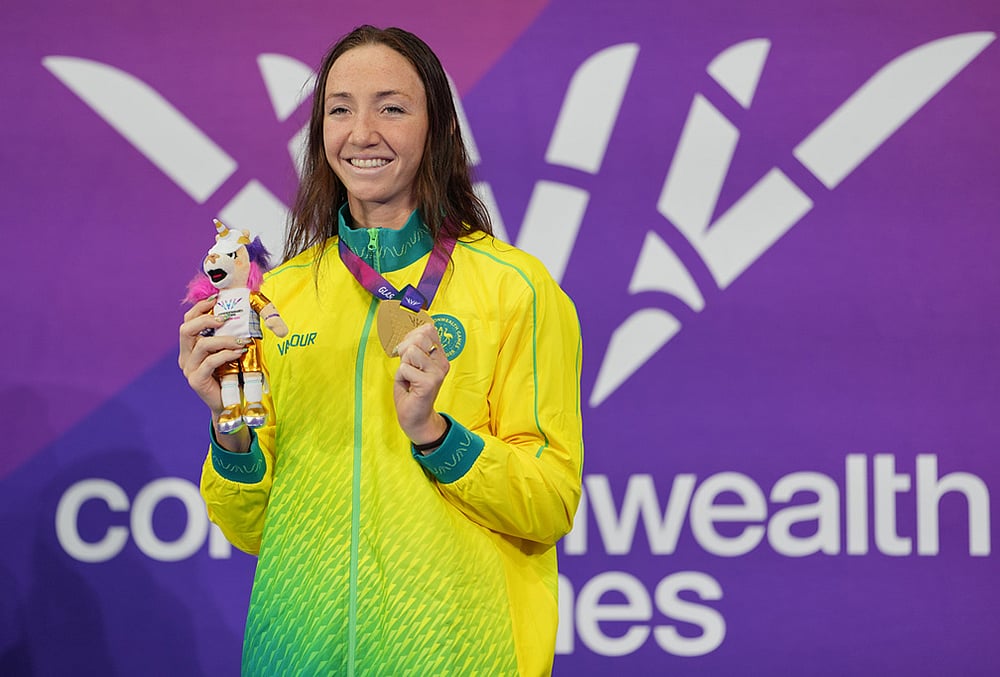 | Photo: AP/Kin Cheung : Lani Pallister of Australia holds up her gold medal for winning the final of the women's 400 meter freestyle swimming event during the Commonwealth Games in Glasgow, Scotland, Friday, July 24, 2026. 