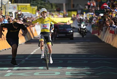 | Photo: AP/Thibault Camus : Slovenias Tadej Pogacar, wearing the overall leaders yellow jersey, crosses the finish line to win the nineteenth stage of the Tour de France cycling race with start in Gap and finish in Alpe dHuez, France, Friday, July 24, 2026.
