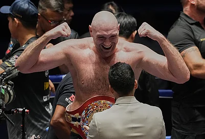 | Photo: AP/Sakchai Lalit : Tyson Fury, of England celebrate after winning against Mariusz Wach of Poland during a heavyweight charity bout at Max Muay Thai Stadium in Pattaya, Thailand, Friday, July 24, 2026.