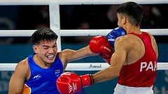 Glasgow: India's Jadumani Singh Mandengbam, blue, competes against Pakistan's Sumama Rehman during the men's 55kg boxing round of 16 at the 23rd Commonwealth Games, in Glasgow. - PTI Photo/Ravi Choudhary