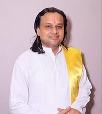 Acharya Dr. Vikramaditya, Peethadheesh of Pitambara Peeth and Chairman, Vivekanand Pratishthan