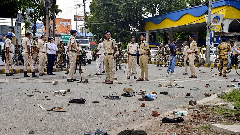 Bihar Constable Suspended Over Purported AK-47 Use During Student Protest - Photo: PTI, Representative Image
