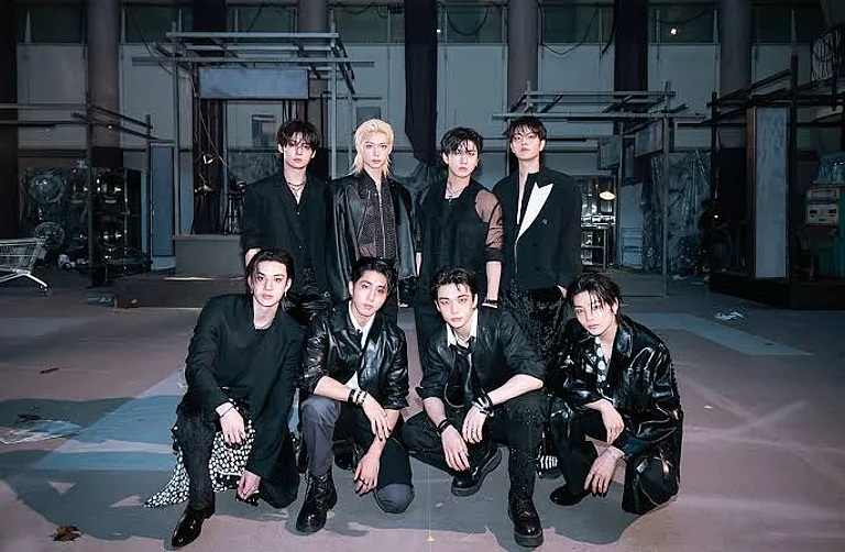 Stray Kids - X