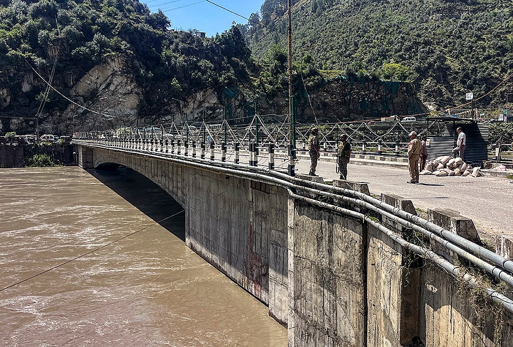 Pul Doda Bridge remains closed