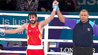 X/SonyLiv Grab : Sachin Siwach advances to the quarterfinals of men's 60kg boxing after overcoming Britain's William Hewitt in the pre-quarterfinals.