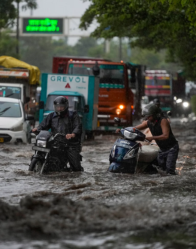 Delhi NCR heavy rain traffic updates today