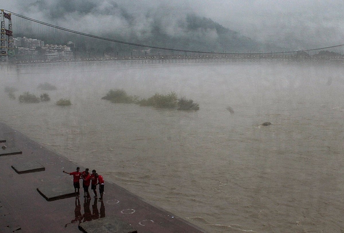 Weather: Monsoon rain in Rishikesh