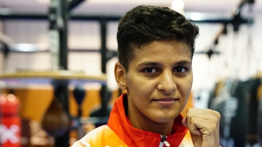 India’s Jaismine Lamboria squares off against England’s Elise Glynn in the women's 57kg quarterfinal. - OlympicKhel/X