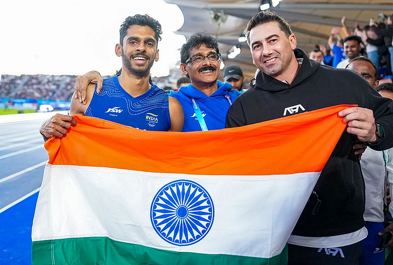 Glasgow CWG 2026 Silver medallist Murali Sreeshankar with his coach and father, S Murali