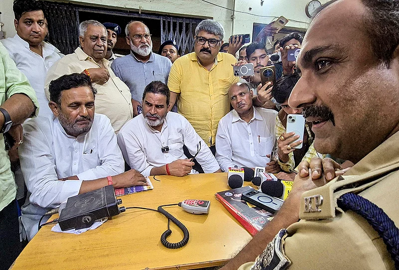 Prashant Kishor at Jakkanpur Police Station