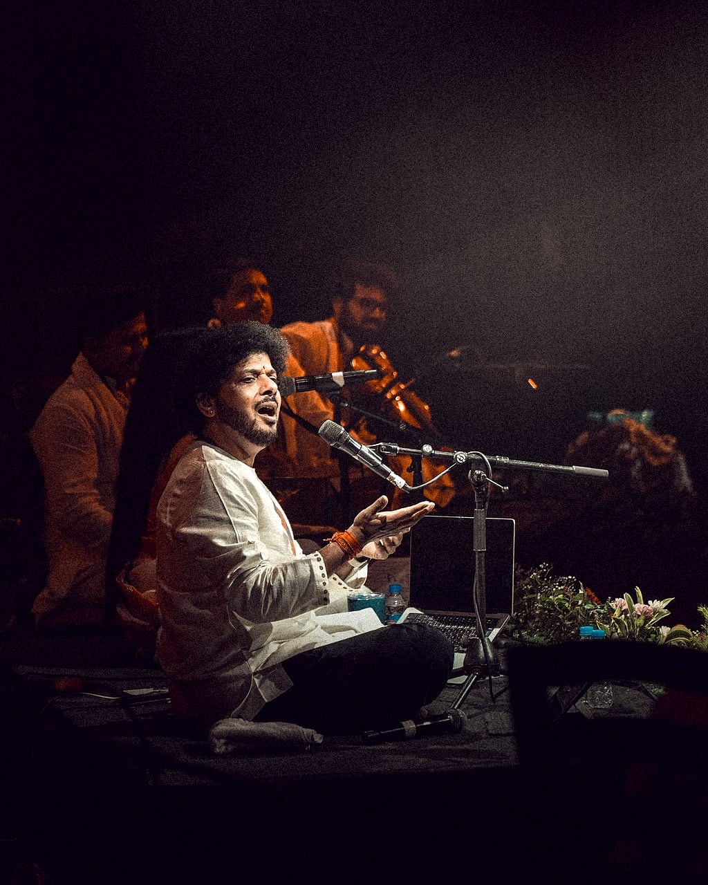 Mahesh Kale on stage 
