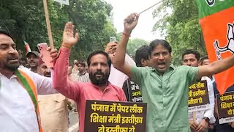 Delhi BJP Protests Against AAP, Demands Punjab Education Minister's Resignation Over 'Paper Leaks' - null