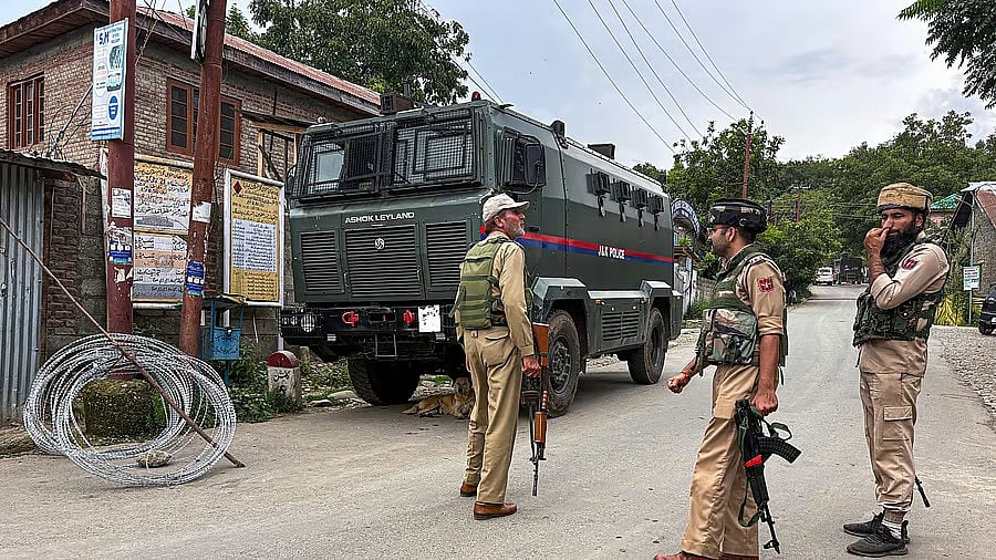 J-K Police Attaches Properties of 5 LeT Terrorists Operating from Pakistan  - null