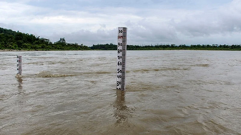 Ganga water level rises, Flood alert