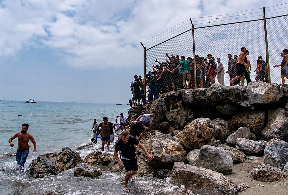 Thousands of migrants cross into Ceuta