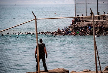| Photo: AP/Antonio Sempere : Migrants cross from Morocco into the Spanish enclave of Ceuta, Thursday, July 30, 2026.