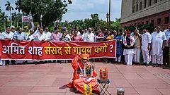 LoP in Rajya Sabha Mallikarjun Kharge, Samajwadi Party MPs Dimple Yadav, Audhesh Prasad, Dharmendra Yadav, Congress MPs Priyanka Gandhi Vadra, KC Venugopal, Independent MP Rajesh Ranjan, TMC MP Sagarika Ghose, JMM MP Mahua Maji, Shiv Sena (UBT) MP Arvind Sawant and others stage a protest over the alleged embezzlement of donations at Ayodhya’s Shri Ram Janmbhoomi Temple during the ongoing Monsoon session of Parliament, in New Delhi. - | Photo: PTI/Arun Sharma