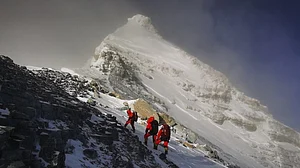 @nimsdai | X : Broad Peak Avalanche Kills Four; Nirmal Purja Among Six Missing
