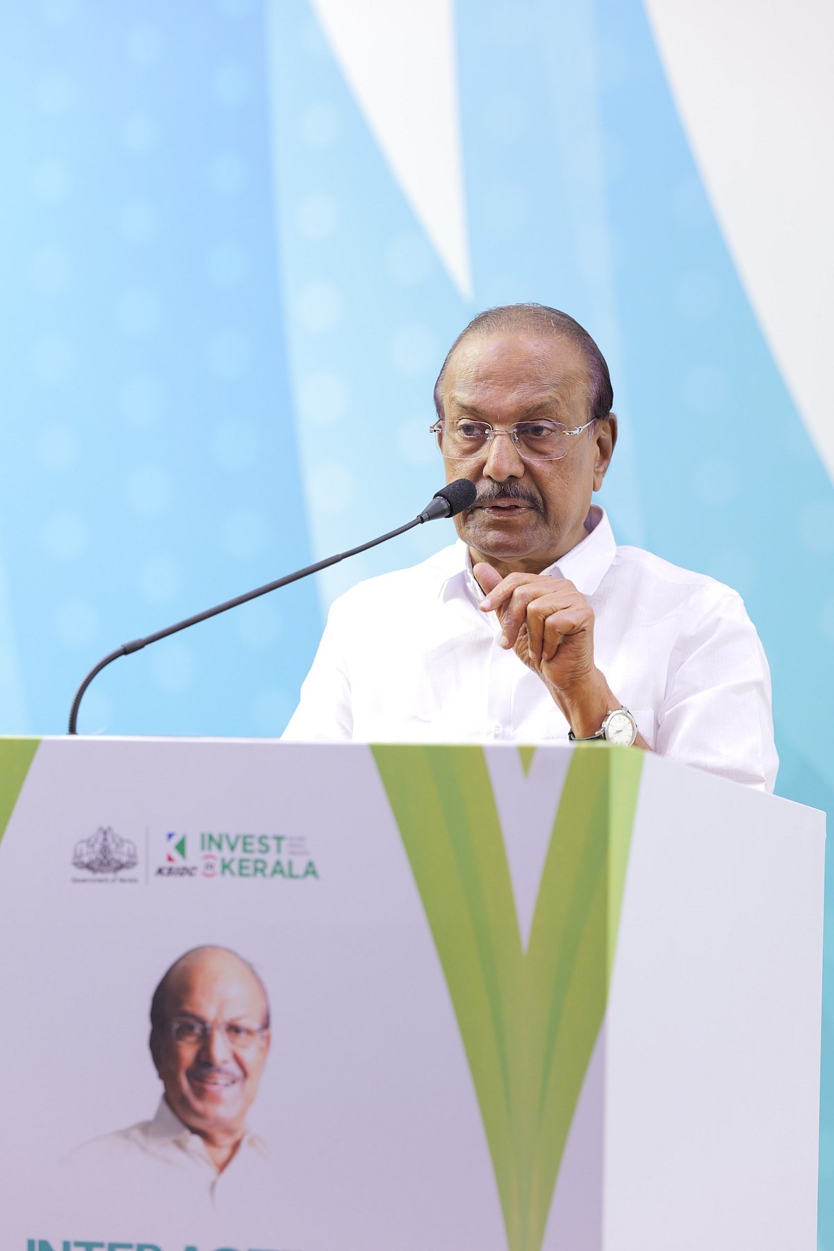 Shri P K Kunhalikutty addressing industry representatives