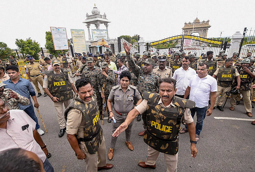 Pro-Kannada groups protest