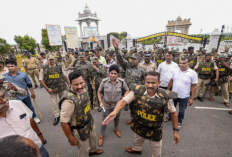Pro-Kannada groups protest