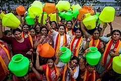 Members of Karnataka Rakshana Vedike (KRV) women's wing holding empty pots raise slogans and stage a protest against the Cauvery Water Regulation Committee (CWRC) over the directive to release Cauvery water to Tamil Nadu, in Bengaluru, Saturday, Aug. 1, 2026. - | Photo: PTI