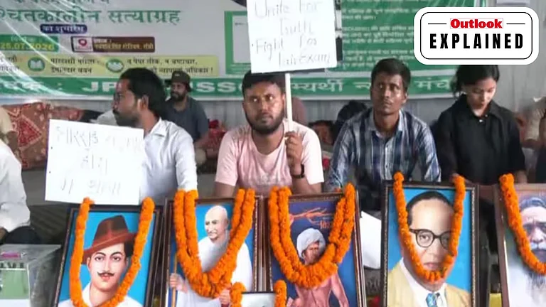 Students gather in Ranchi as the indefinite Satyagraha against alleged JPSC, JSSC recruitment irregularities - ANI
