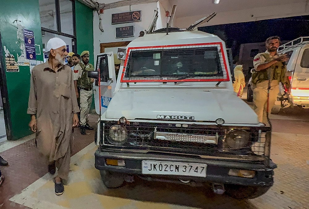 Two migrant workers killed in terrorist attack in Kulgam