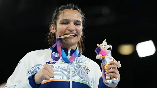 (AP Photo/Eranga Jayawardena) : Indias Arundhati Choudhary celebrates after winning the womens 70kg boxing final at the Commonwealth Games in Glasgow, Scotland, Saturday, Aug. 1, 2026