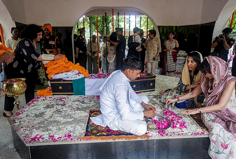Funeral rites of former Army chief Gen Vishwa Nath Sharma