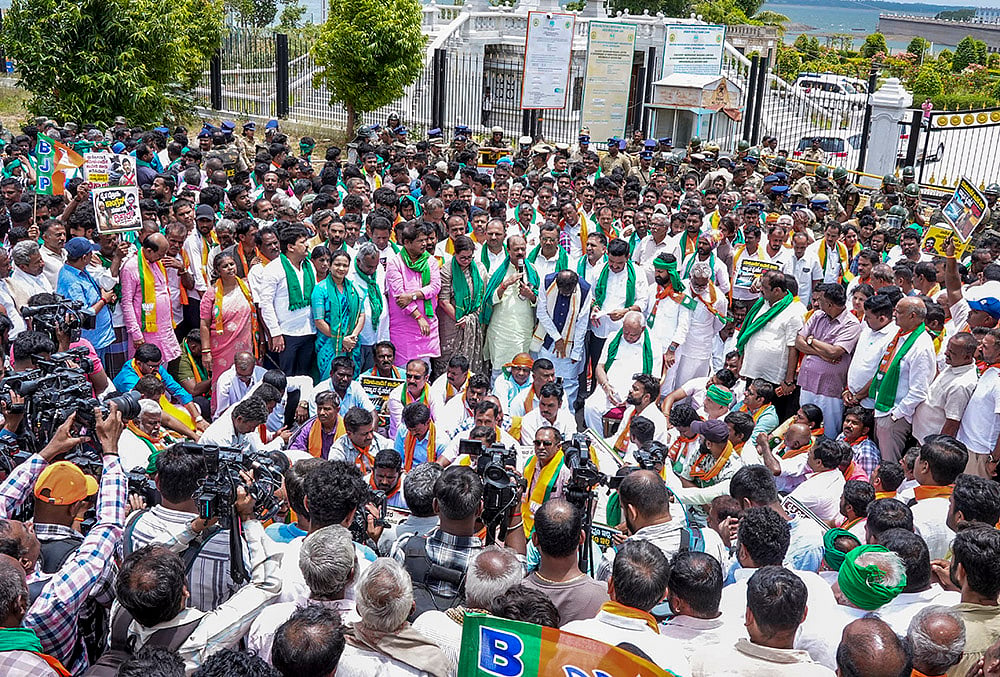 BJP workers protest against Cauvery order