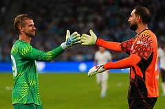 Manchester City's goalkeeper Gianluigi Donnarumma, right and Inter Milan's goal keeper Josep Martinez react after a pre-season friendly match against Inter Milan for the Hong Kong Football Festival in Hong Kong on Saturday, Aug. 1, 2026. - | Photo: AP/Chan Long Hei