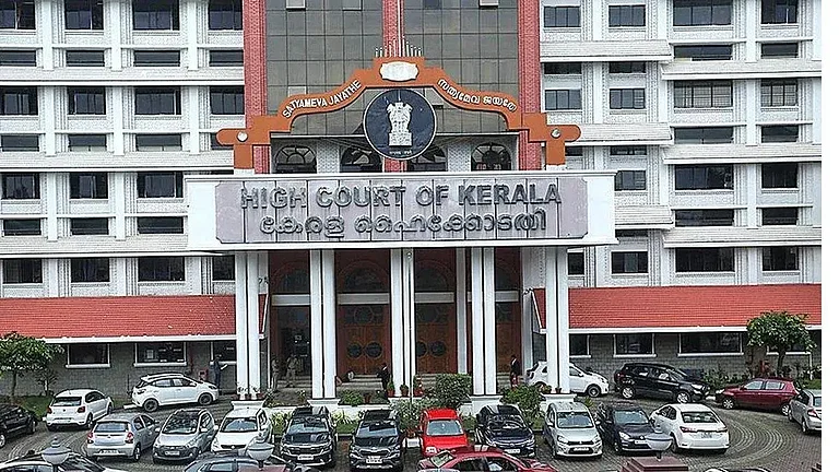 Attack on ED Officials: Kerala HC Grants Bail to Several Accused - null