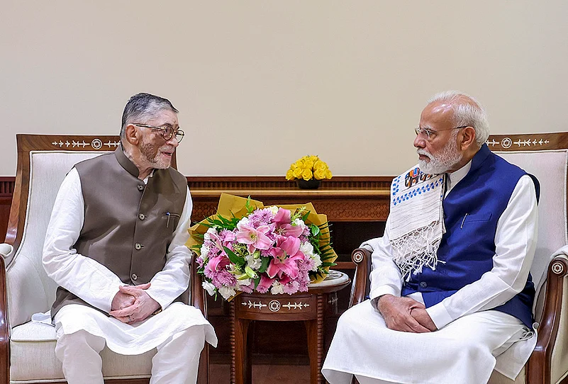 PM Modi meets Jharkhand Governor Santosh Gangwar