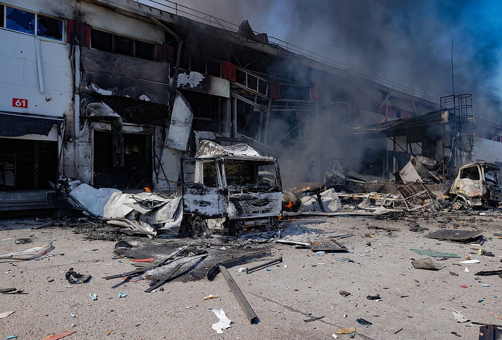 A Nova Poshta postal warehouse is destroyed following Russian air attack on the outskirts of Kharkiv, Ukraine, Sunday, Aug. 2, 2026.  - | Photo: AP/Yevhen Titov