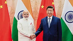 At the SCO Summit: Indian PM Narendra Modi (left) and Chinese President Xi Jinping (right) at the Shanghai Cooperation Organisation summit in Tianjin, China, on August 31, 2025 - | Photo: AP