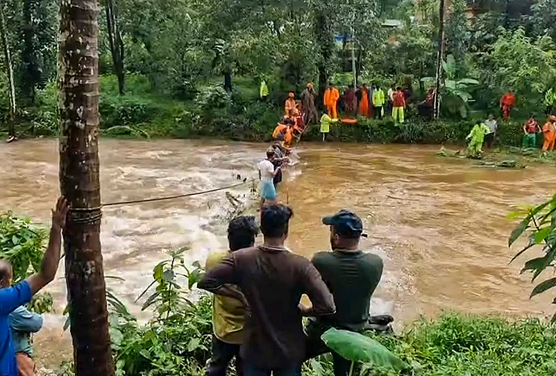 Heavy rainfall in Kerala-Kannur Kanjirappuzha river floods