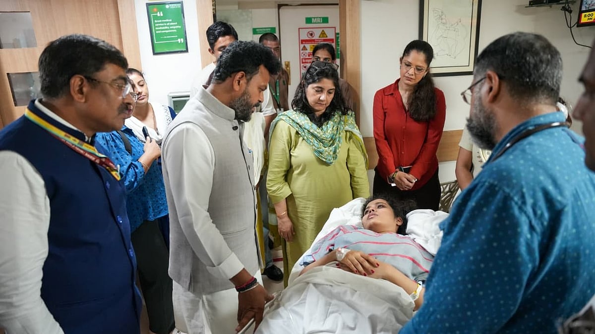 Union Civil Aviation Minister Ram Mohan Naidu Kinjarapu visited the injured passengers admitted to Fortis Hospital, Vasant Kunj -  | Press Information Bureau