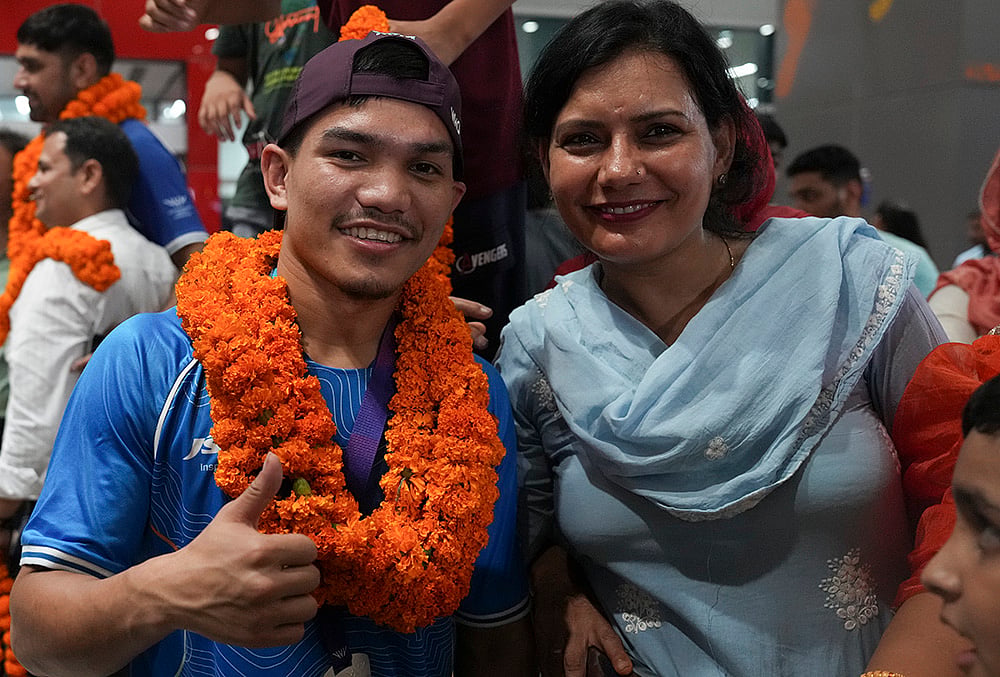 Medalists welcomed back India 2026  Boxing silver medallist Jadumani Singh Mandengbam