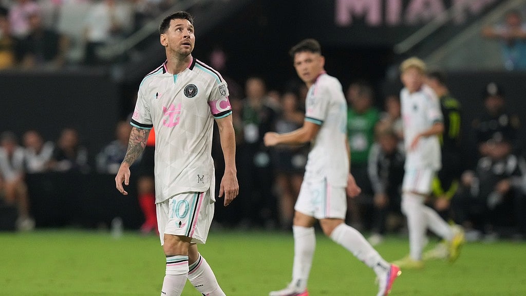 Inter Miami's Lionel Messi (10) looks up at the clock during the second half of an MLS soccer match against the Columbus Crew. - Marta Lavandier/AP Photo